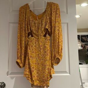 Free People M Women’s dress cut out at waist long blouson sleeves